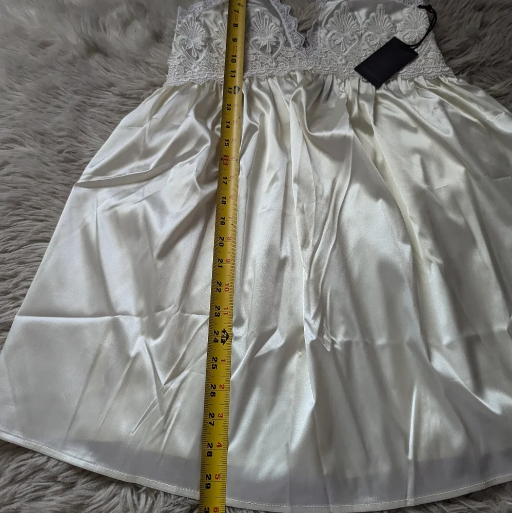 NWT Vanessa Mooney Jolene Dress in White Limited Edition - Picture 12 of 16